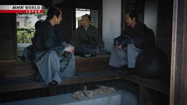 馬杉開田家文書の記述をもとにした再現映像｜縁側で談合する甲賀の武士たち